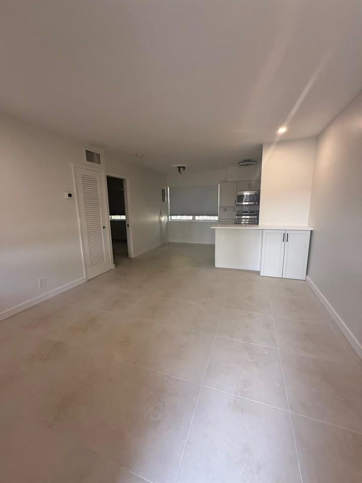 2725 Middle River Dr #11 - Photo 2 of 10