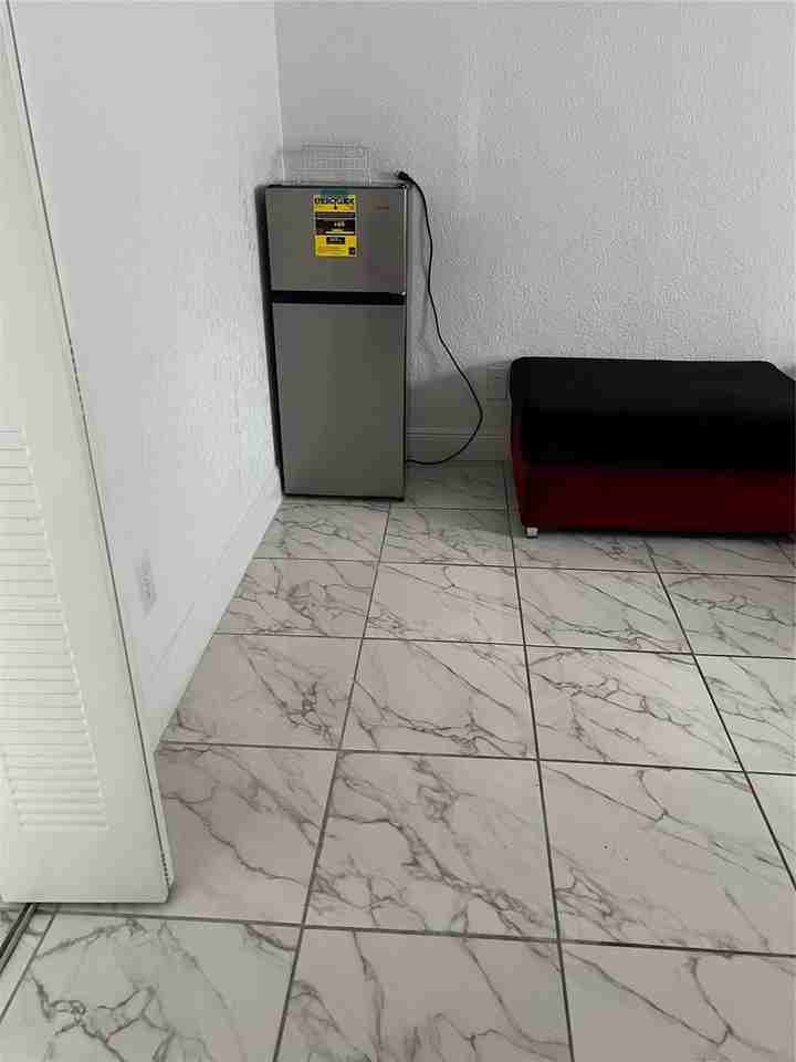 2910 Nw 56th Ave Apt 110 - Photo 5 of 6