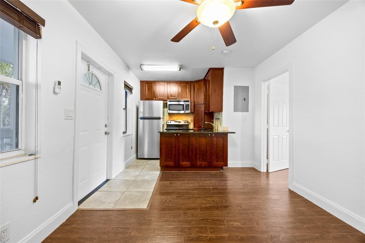 413 Se 16th St #4 - Photo 4 of 19