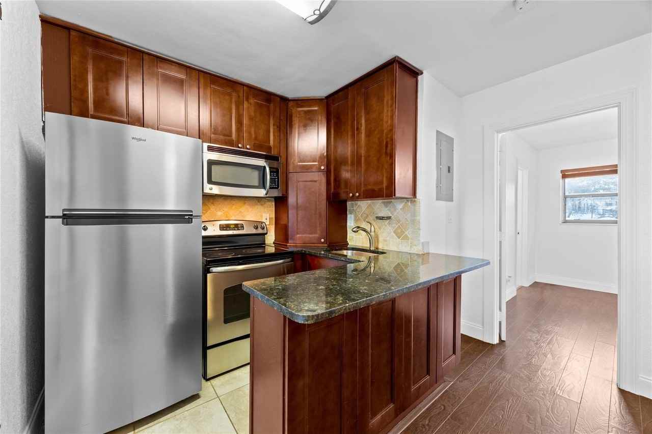 413 Se 16th St #4 - Photo 3 of 19