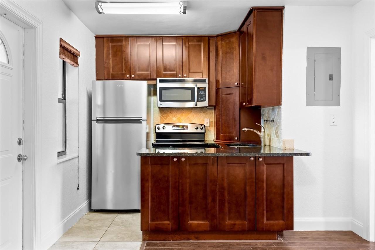 413 Se 16th St #4 - Photo 5 of 19