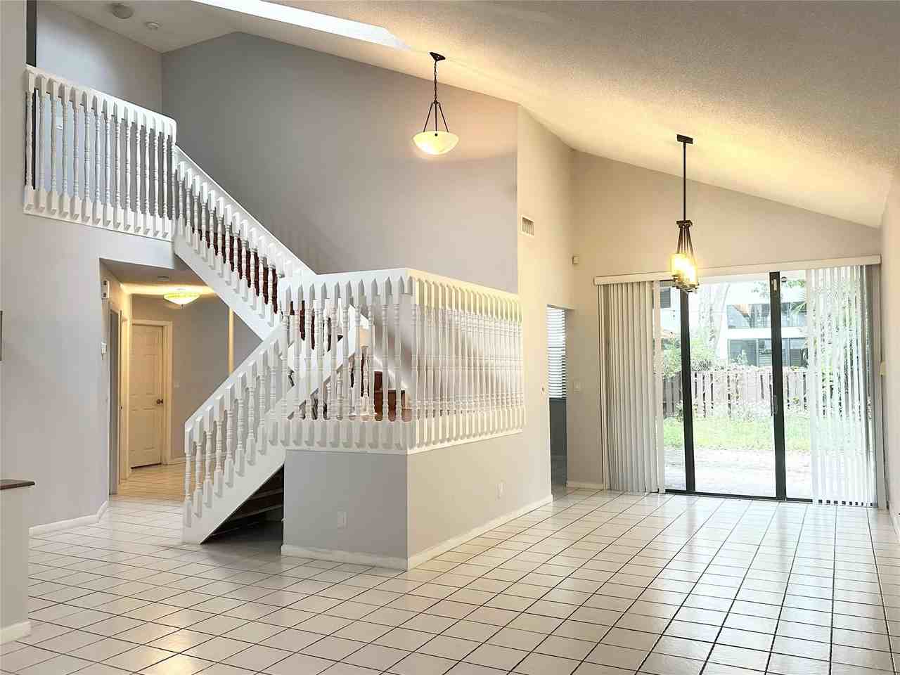 10461 Nw 12th Ct - Photo 4 of 30