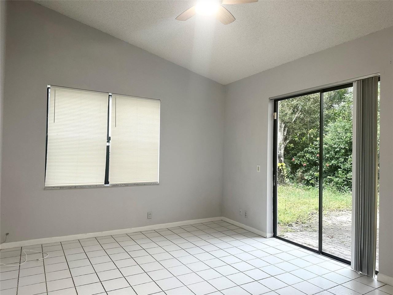 10461 Nw 12th Ct - Photo 7 of 30