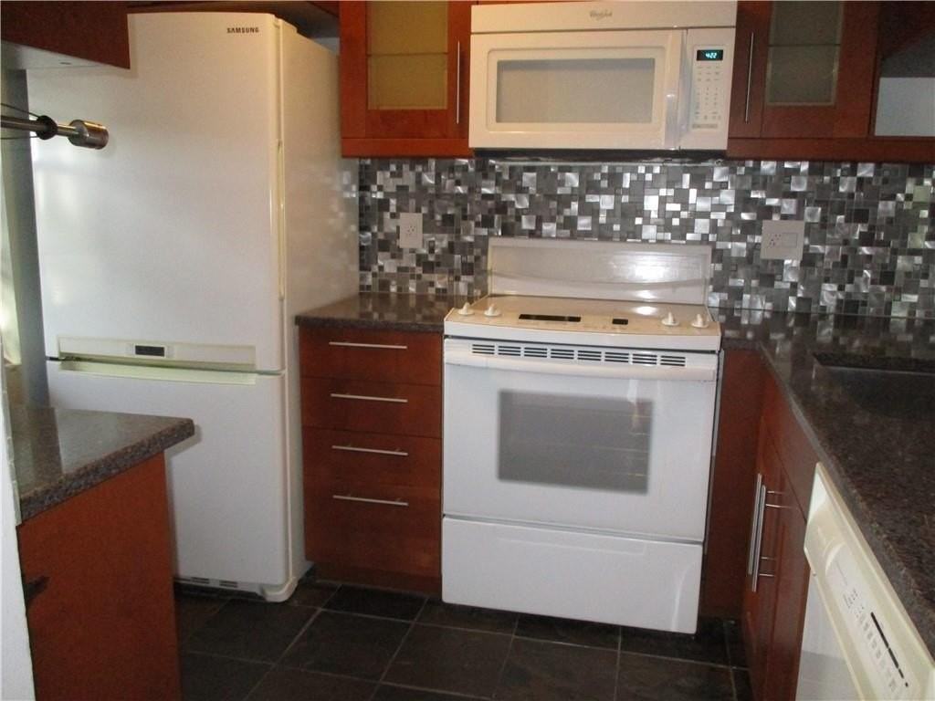 9905 Three Lakes Cir Unit 12-D - Photo 6 of 13