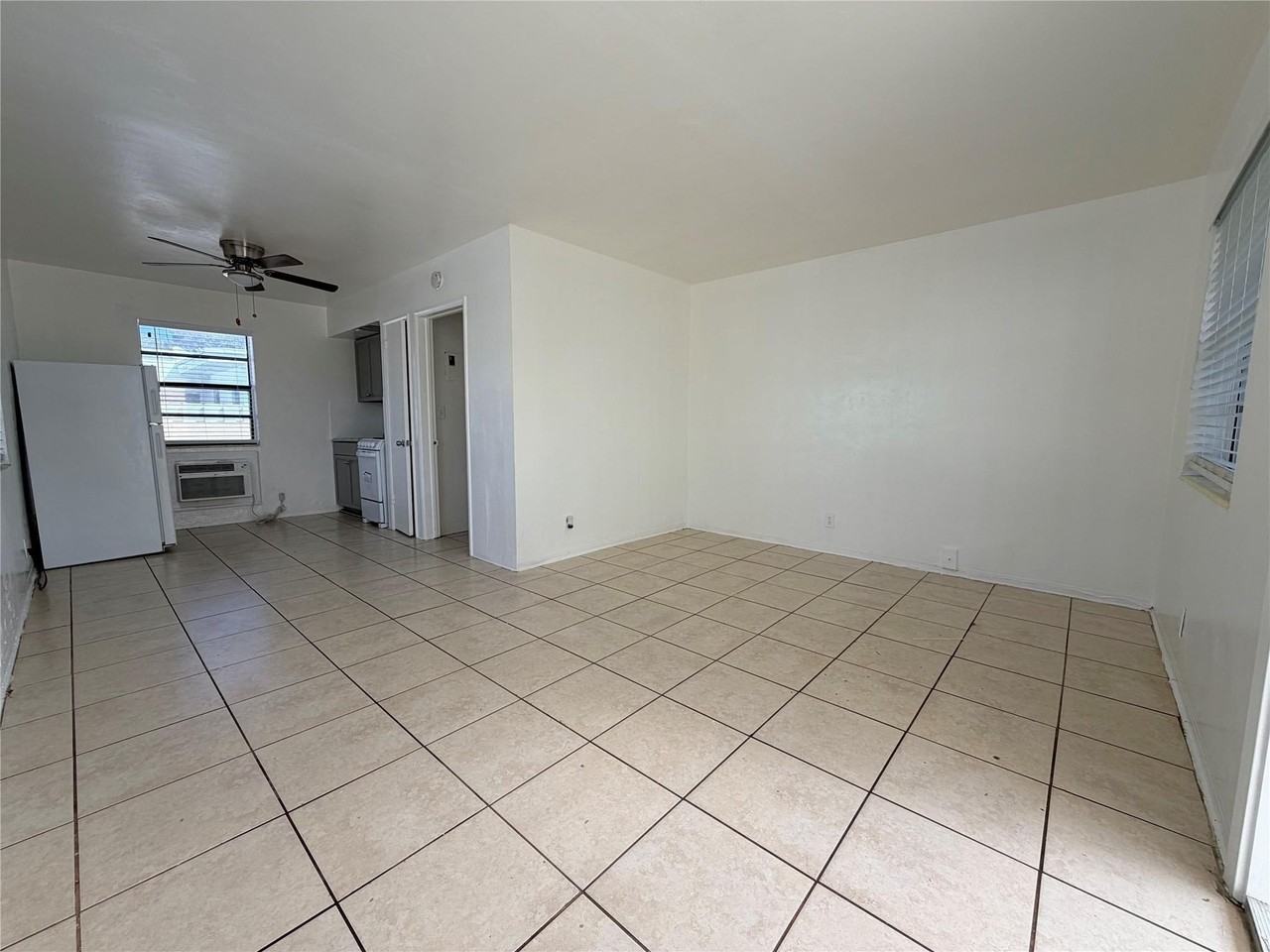 1723 Moffett St Apt 16 - Photo 2 of 11