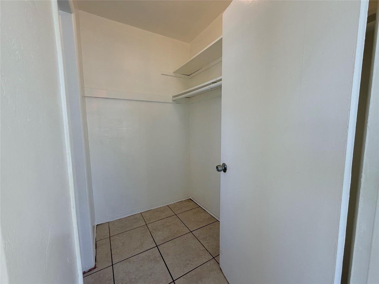 1723 Moffett St Apt 16 - Photo 6 of 11