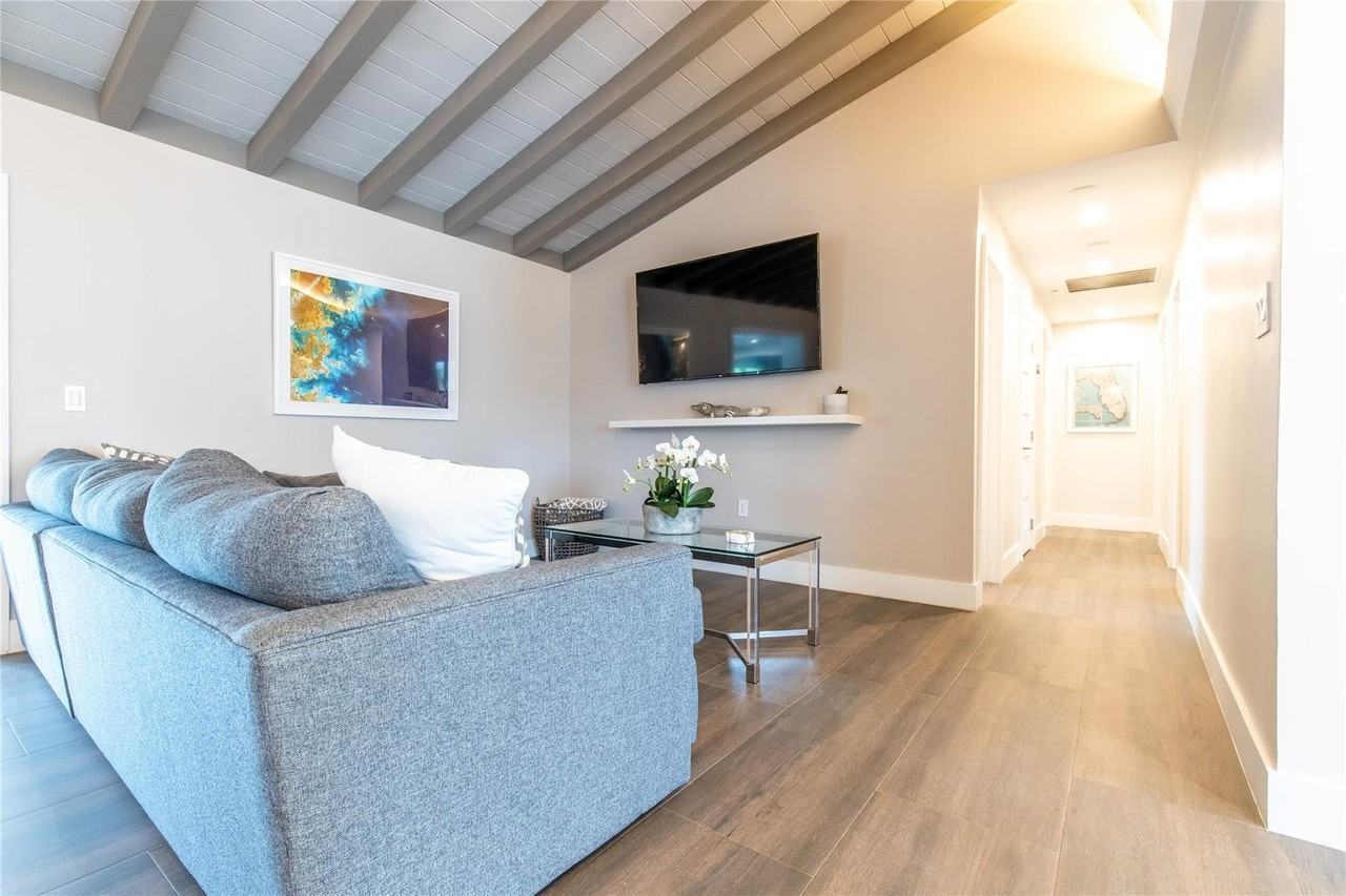 2275 Sw 44th St - Photo 4 of 30