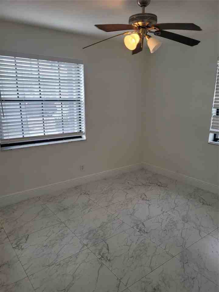 770 Ne 38th St #F - Photo 5 of 16