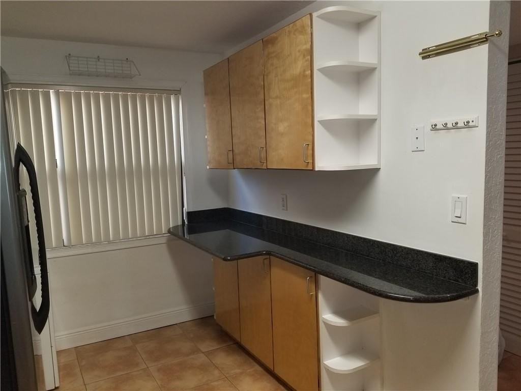 430 Commodore Dr #210 - Photo 4 of 50