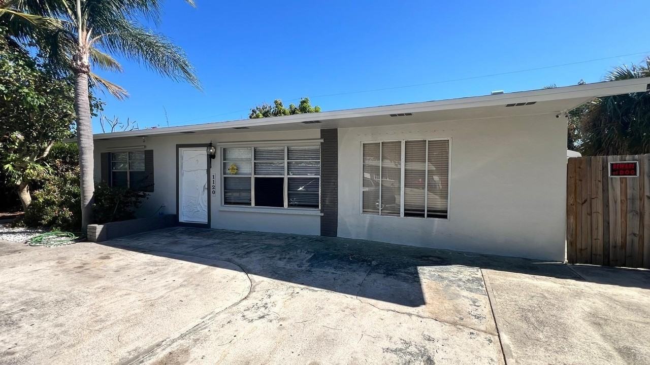 1120 Ne 23rd Pl
