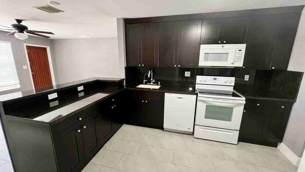 1120 Ne 23rd Pl - Photo 7 of 29