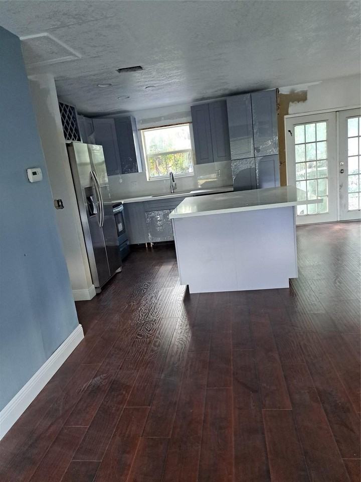 730 Sw 67th Ter - Photo 3 of 6