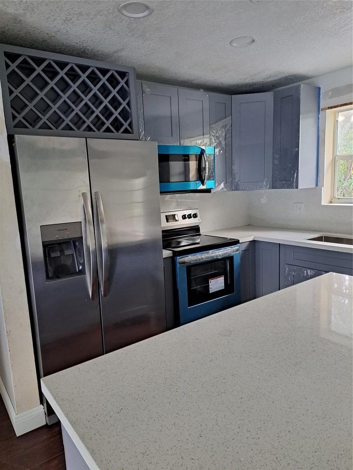 730 Sw 67th Ter - Photo 4 of 6