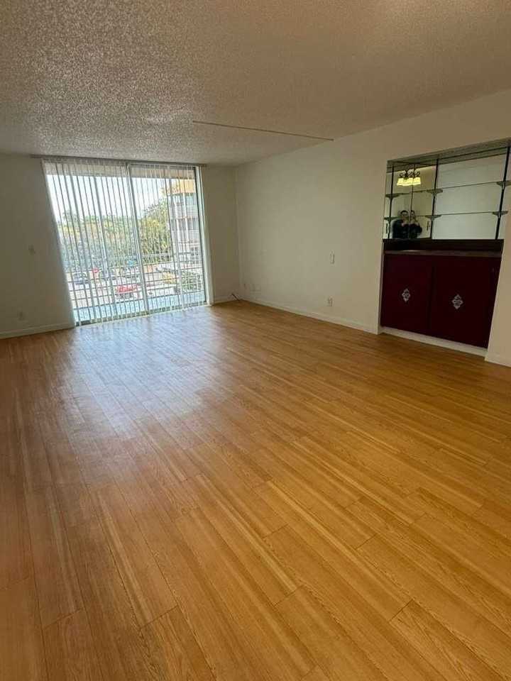 408 Nw 68th Ave Apt 306 - Photo 5 of 22