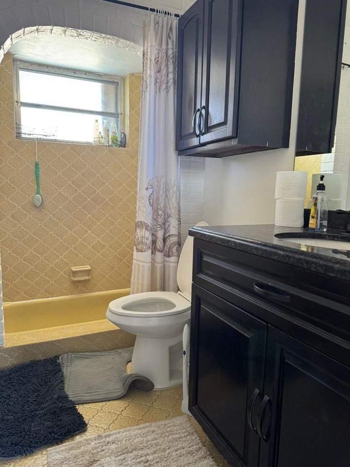 3345 Sw 2nd Ct - Photo 4 of 13