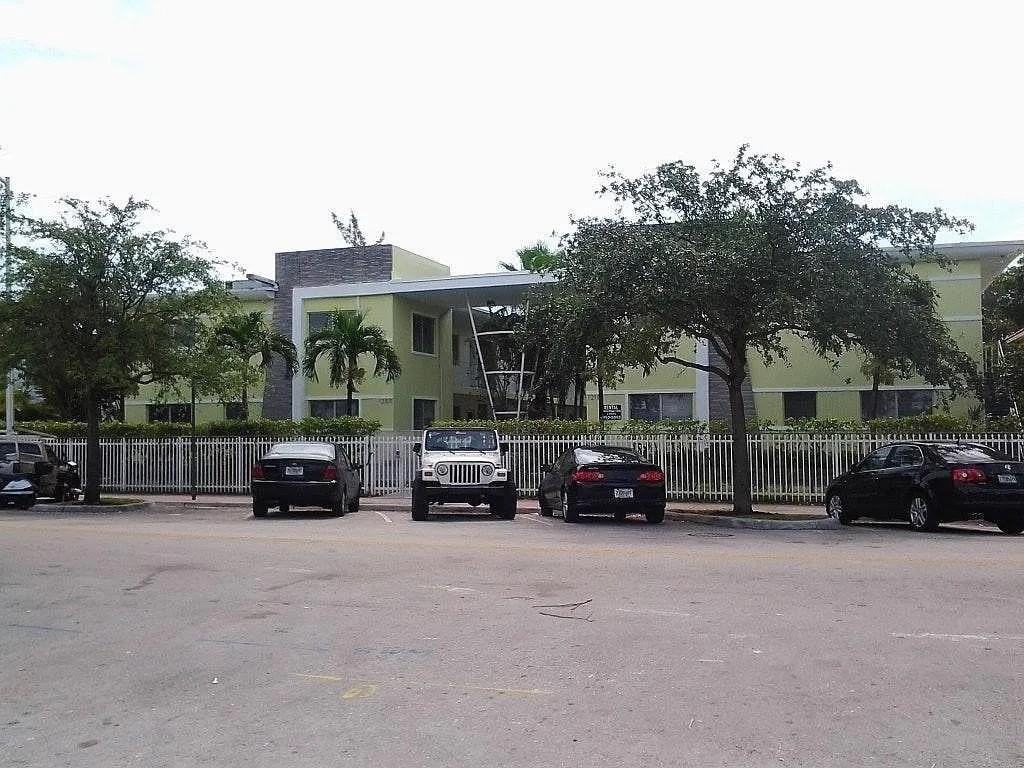 1200 Marseille Dr - Photo 4 of 13