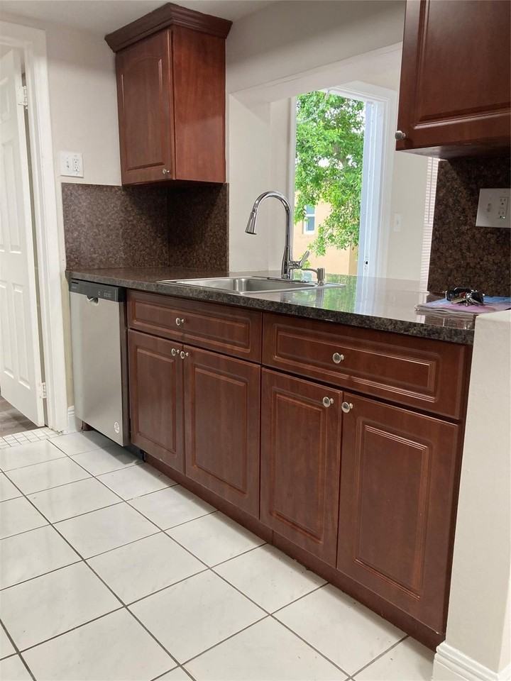 6881 Nw 26th St - Photo 2 of 24