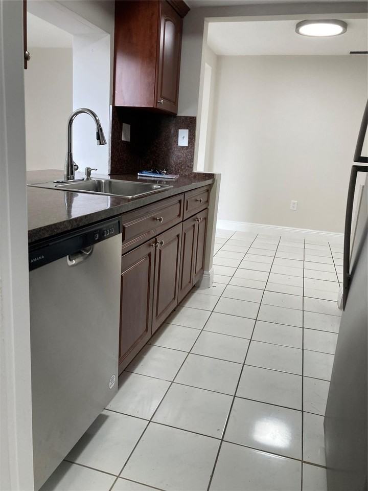 6881 Nw 26th St - Photo 4 of 24