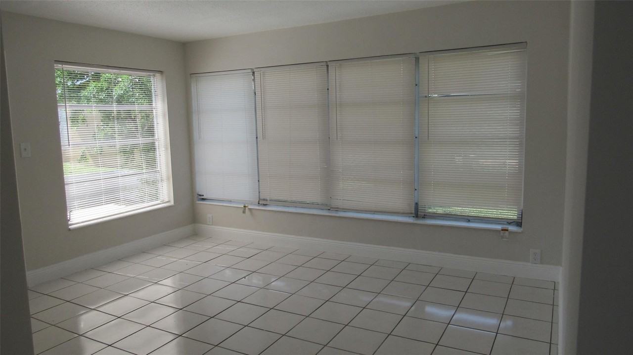 6881 Nw 26th St - Photo 7 of 24