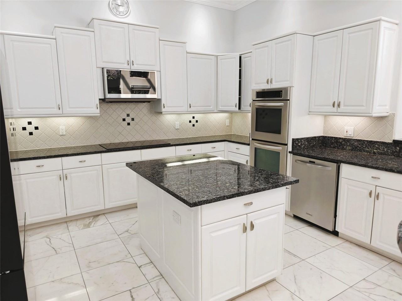 2939 Paddock Ln - Photo 6 of 50