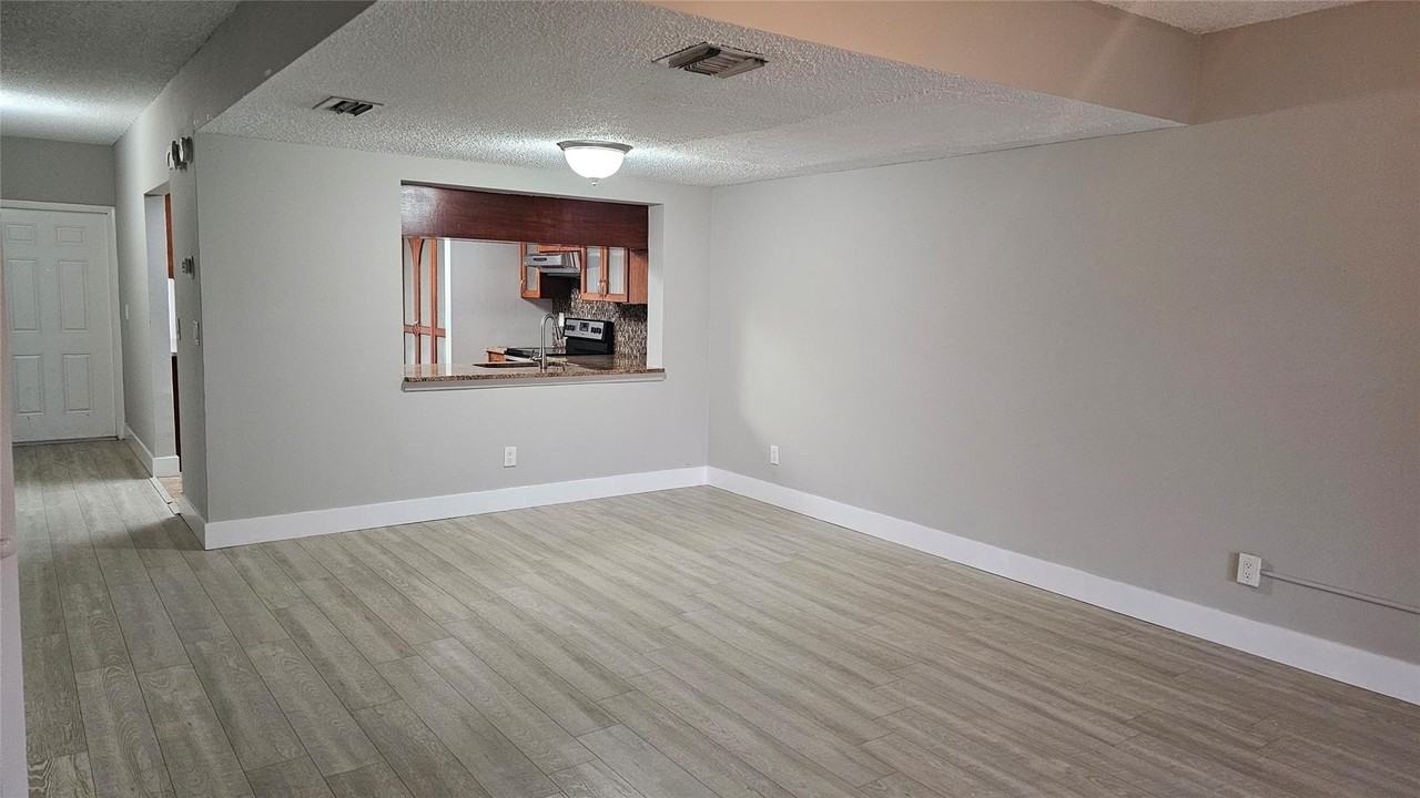 4644 Nw 90th Ave - Photo 6 of 13