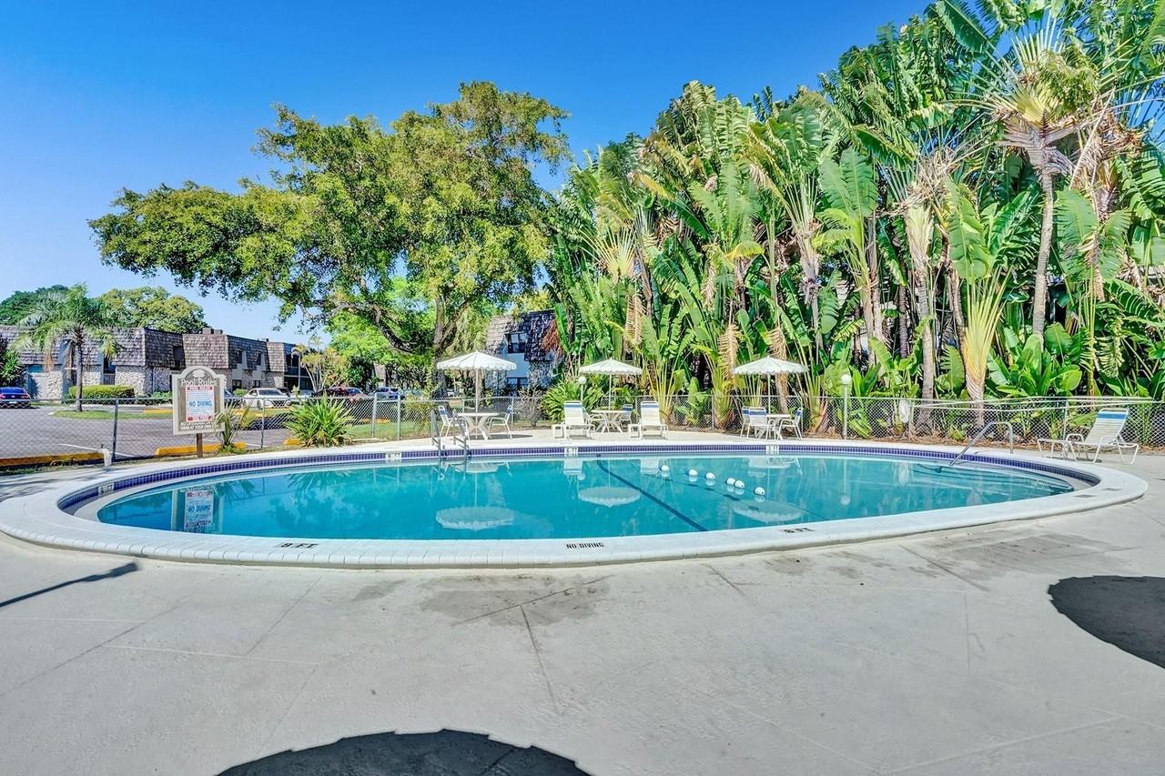 3119 Oakland Shores Dr Apt 110c - Photo 2 of 6