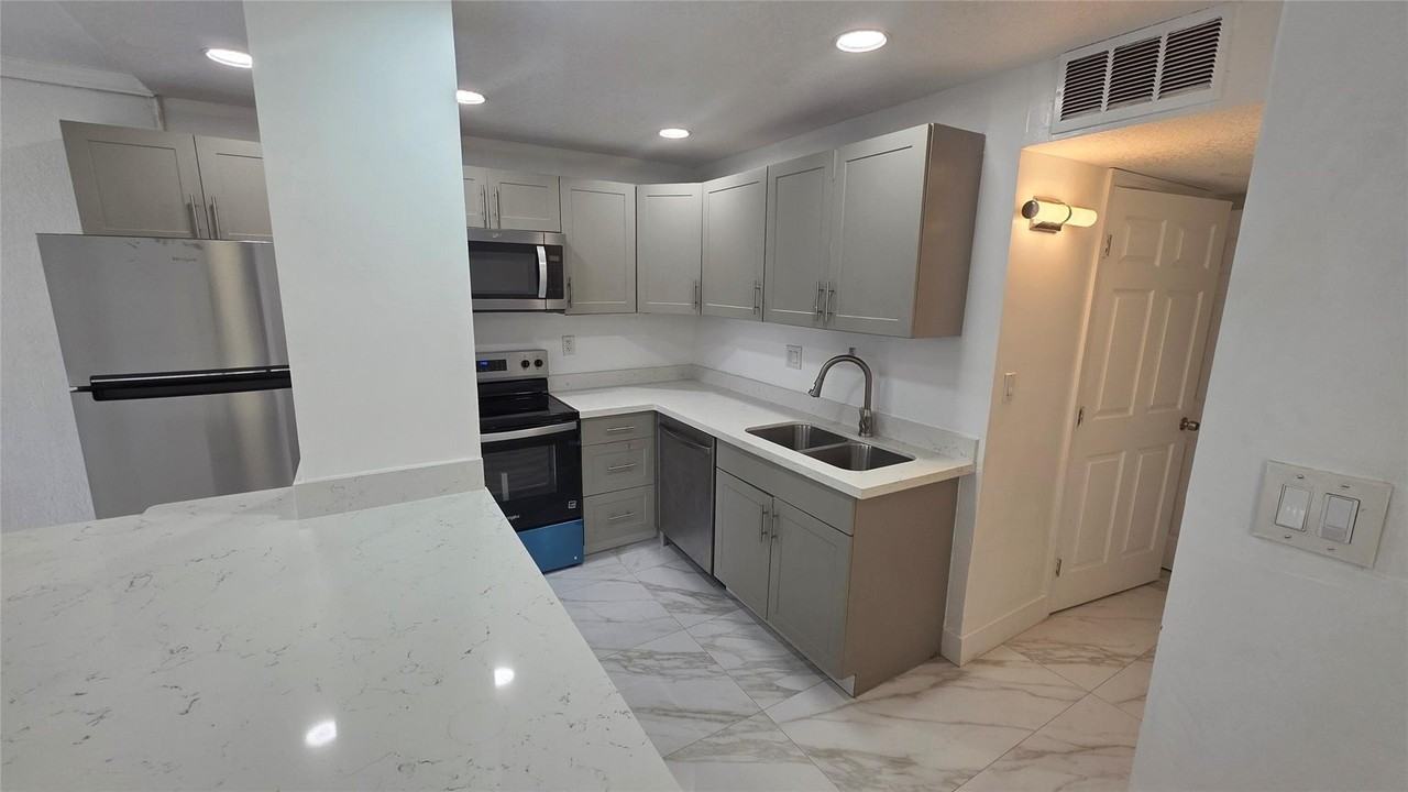 1758 Nw 55th Ave Apt 101 - Photo 4 of 13