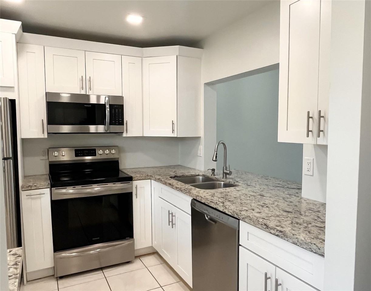 2423 Nw 89th Dr Apt 111