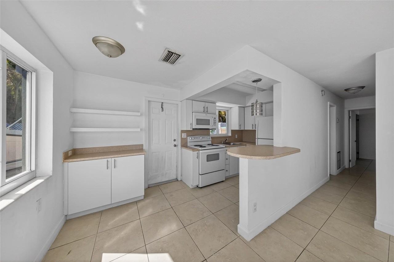 4331 Ne 5th Ave Unit 4331 - Photo 2 of 15