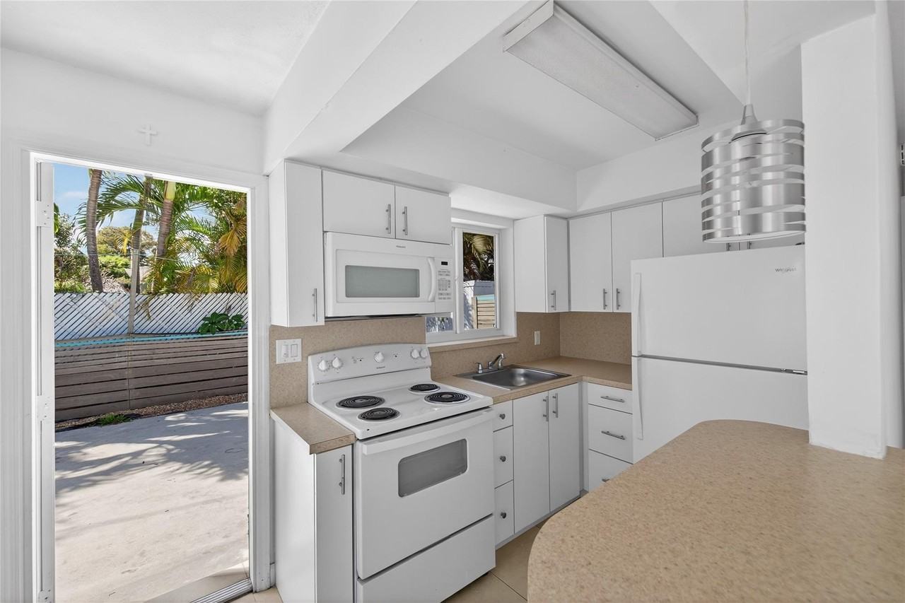 4331 Ne 5th Ave Unit 4331 - Photo 3 of 15