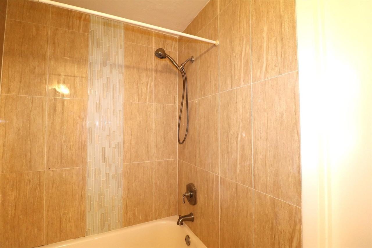 2445 Sw 18th Ter Apt 907 - Photo 6 of 16