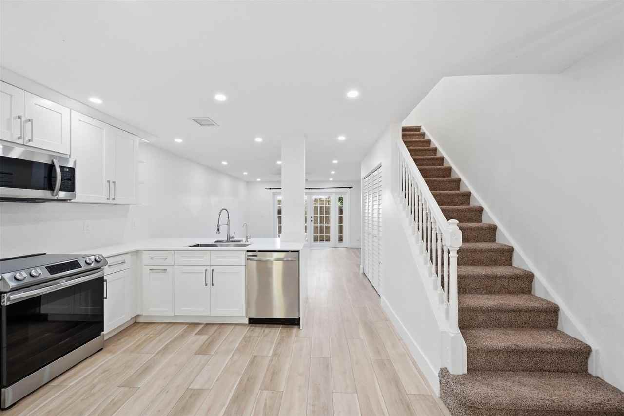 4525 Bougainvilla Dr Apt 5 - Photo 4 of 47