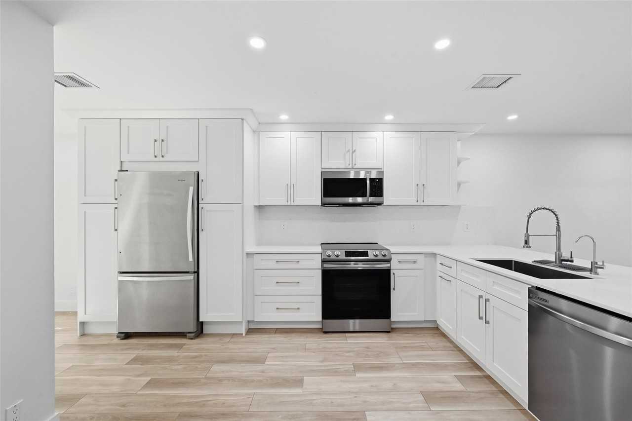 4525 Bougainvilla Dr Apt 5 - Photo 5 of 47