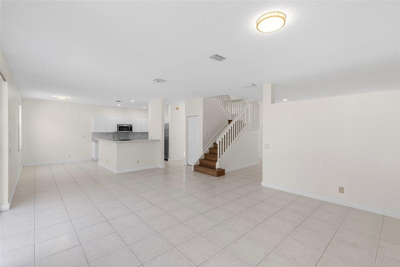 872 Tanglewood Cir - Photo 4 of 26