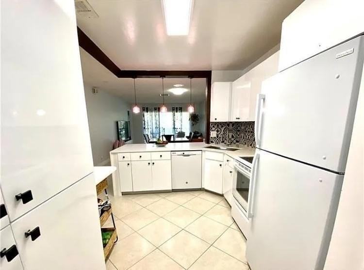 11613 Nw 28th St Unit 2 - Photo 2 of 12