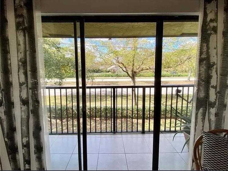 11613 Nw 28th St Unit 2 - Photo 6 of 12