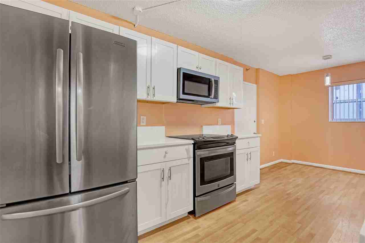 6850 10th Ave N Apt 101 - Photo 3 of 34