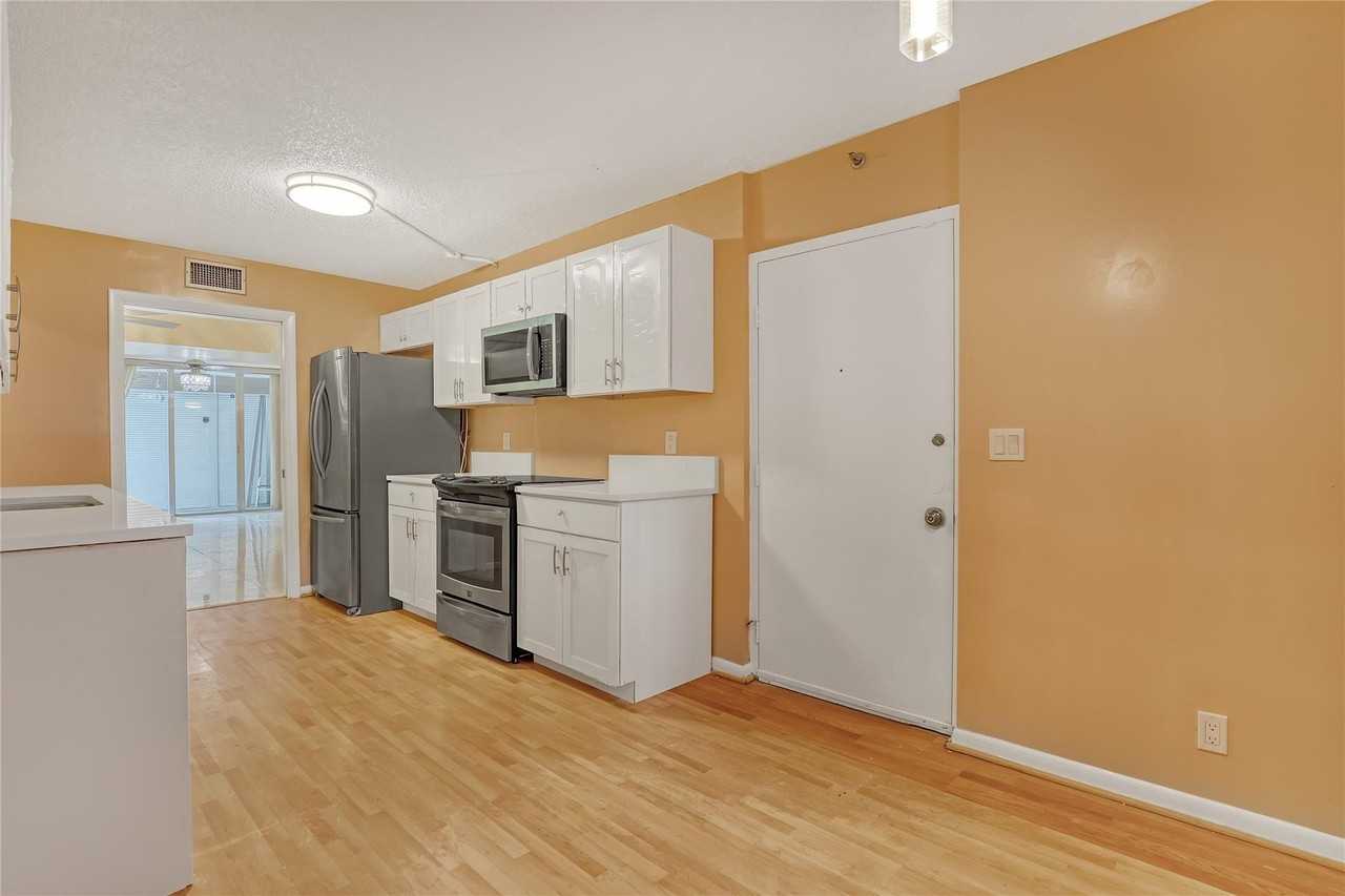 6850 10th Ave N Apt 101 - Photo 4 of 34