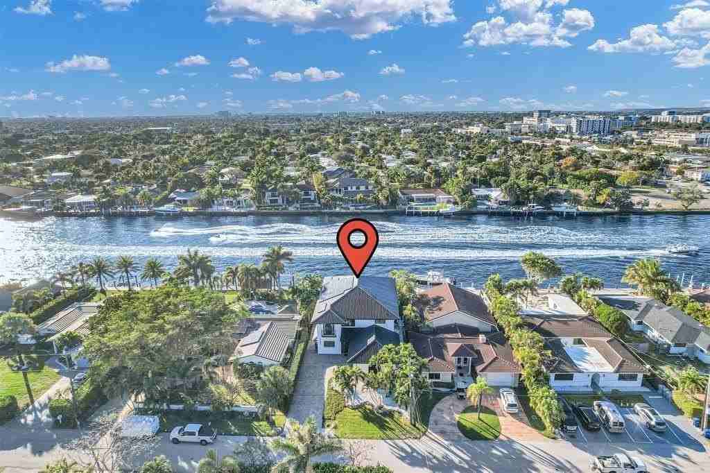 319 S Riverside Dr - Photo 2 of 50