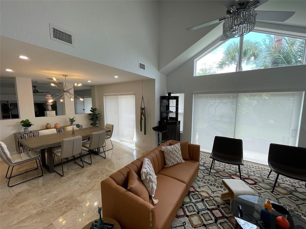 2044 Nw 52nd St - Photo 4 of 35