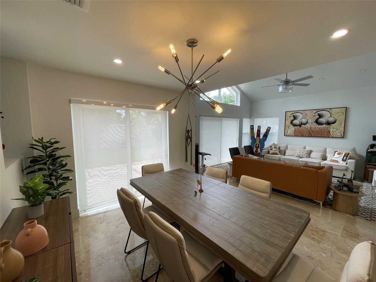 2044 Nw 52nd St - Photo 5 of 35