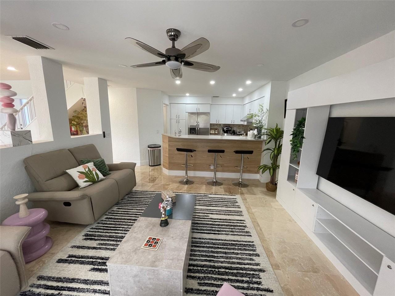 2044 Nw 52nd St - Photo 7 of 35