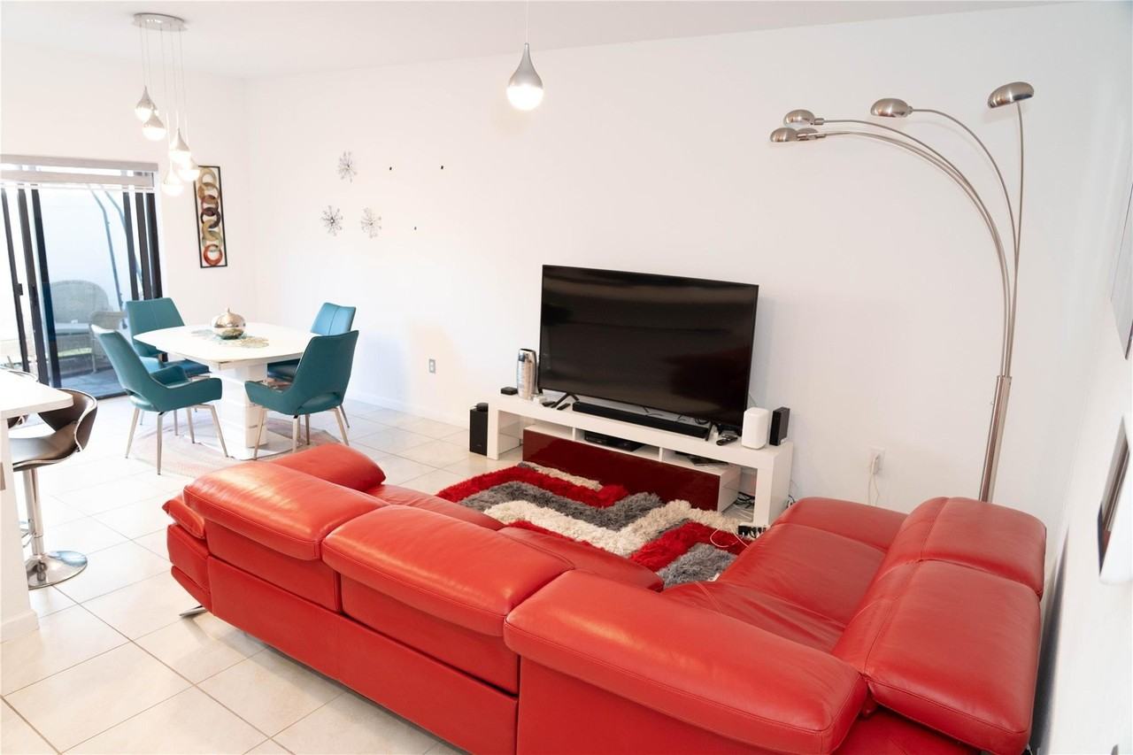 1176 Sw 7th Ct - Photo 4 of 25