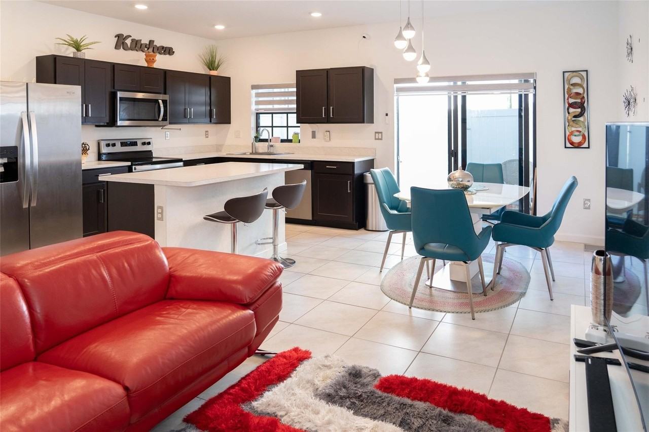 1176 Sw 7th Ct - Photo 5 of 25