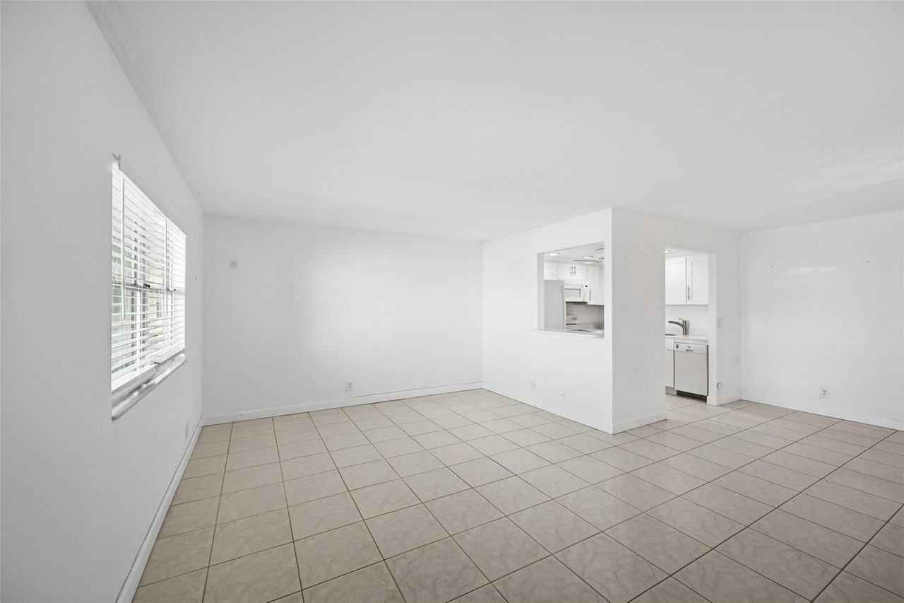 451 Monaco J - Photo 5 of 22