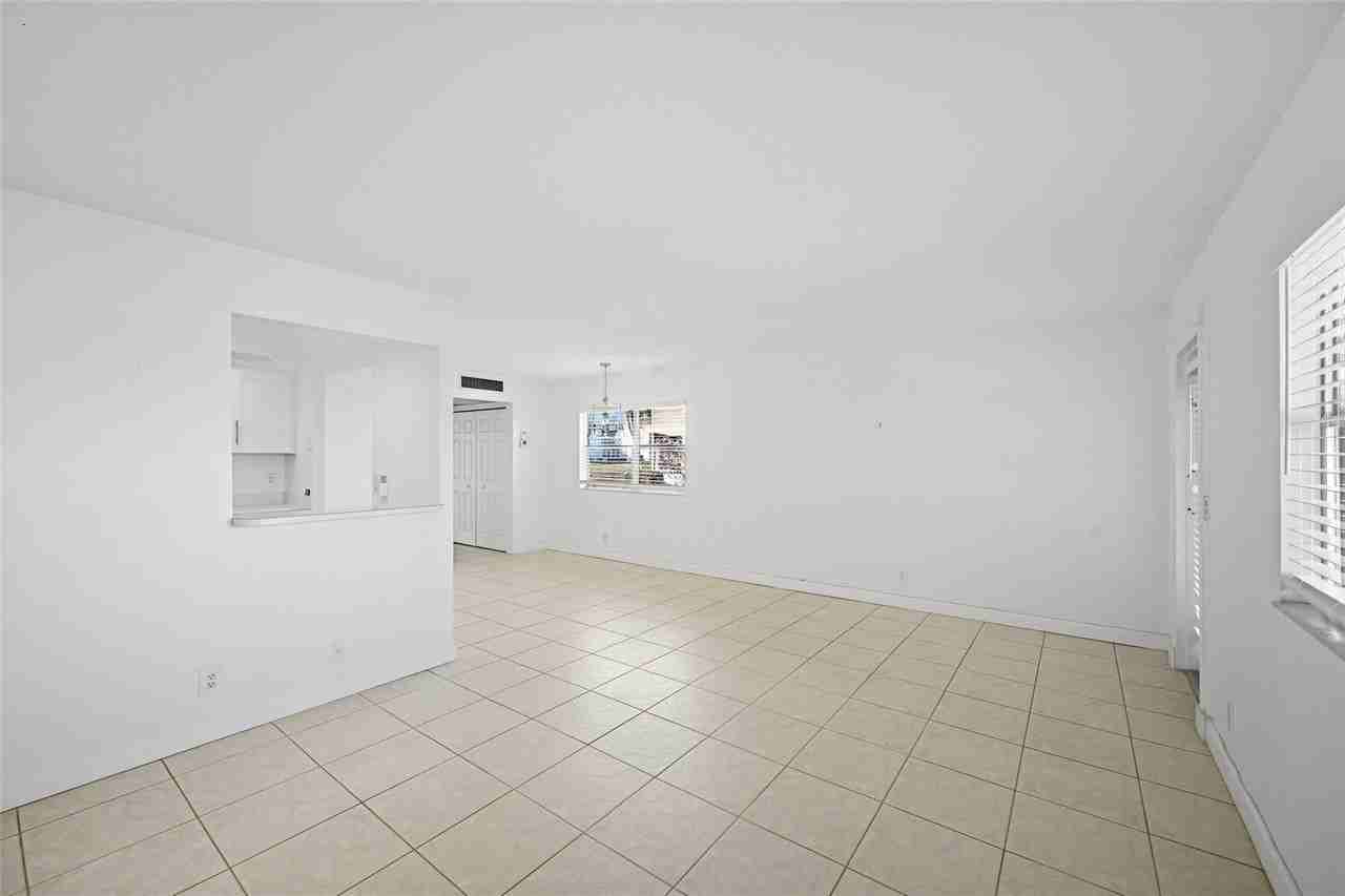 451 Monaco J - Photo 6 of 22