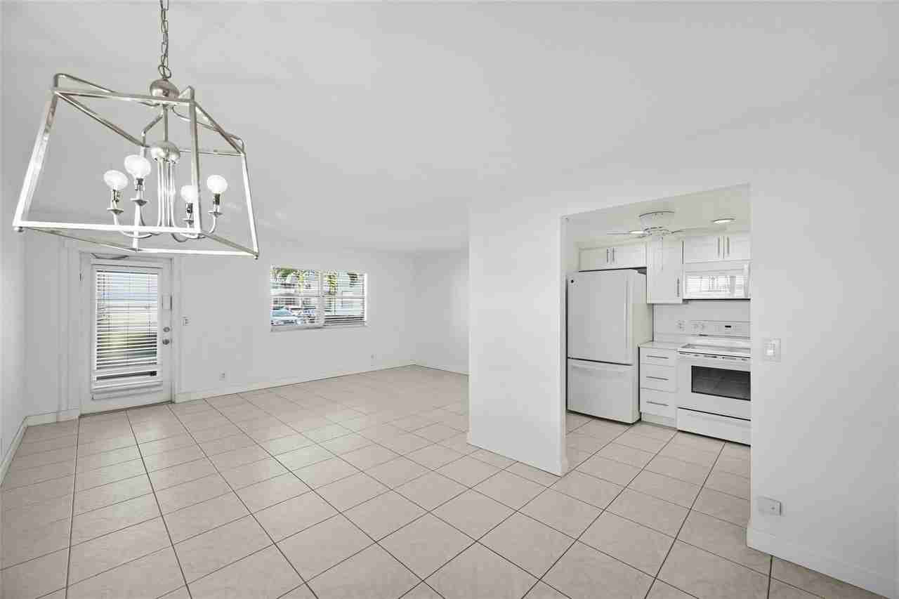 451 Monaco J - Photo 7 of 22