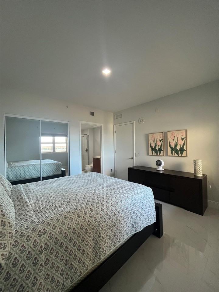 2650 Lake Shore Dr #803 - Photo 6 of 32