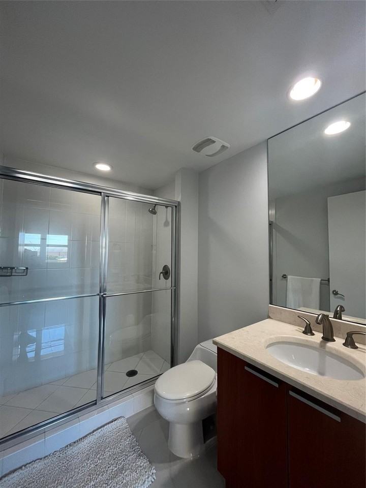 2650 Lake Shore Dr #803 - Photo 7 of 32