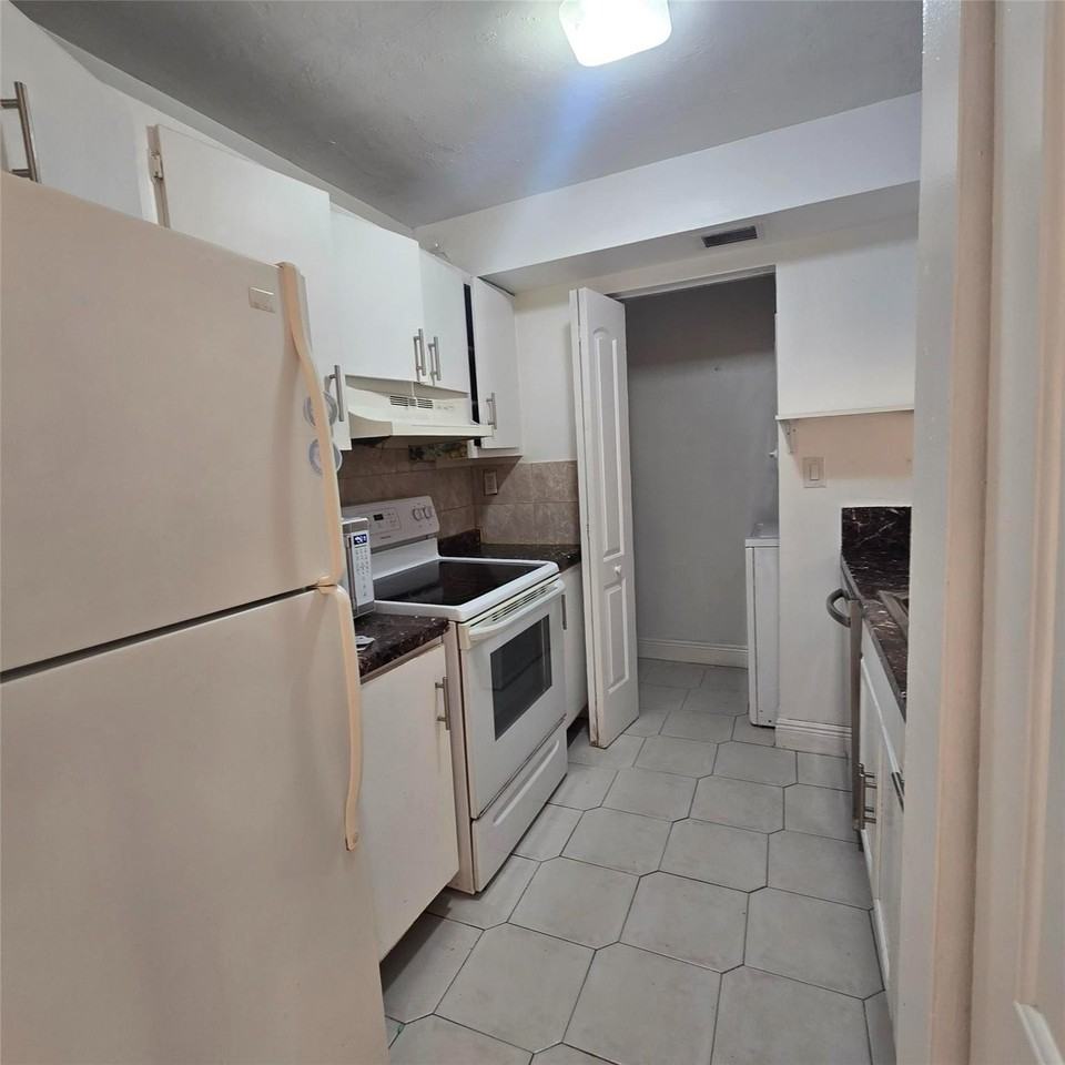 15470 Sw 82nd Ln Apt 332 - Photo 3 of 12